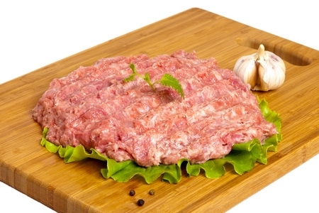 О несоответствии фарша из мяса говядины, свинины и куриного филе качественному составу