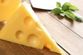 В пробе сыра  обнаружены растительные жиры не заявленные производителем.
