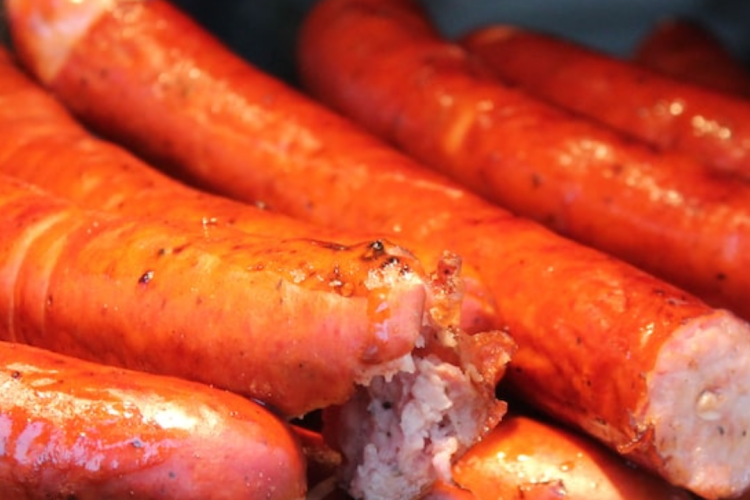 Сардельки с соевым белком: неприятная находка