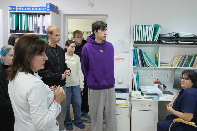 Студенты-первокурсники познакомились с испытательной лабораторией
